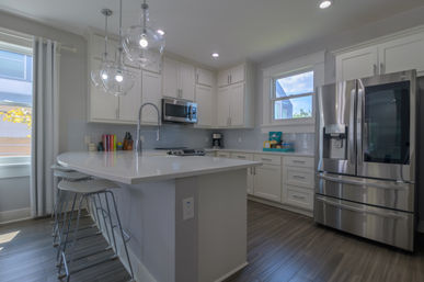 Caza Azul: Modern 3 BR group oasis in Southtown with Hot Tub image 27