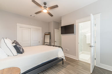 Caza Azul: Modern 3 BR group oasis in Southtown with Hot Tub image 17