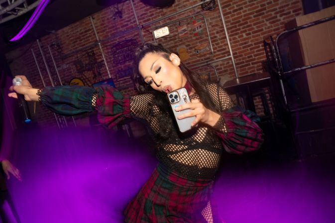 Drag Queen Bar Crawl: Fun Night Out & Complimentary Drink image 7