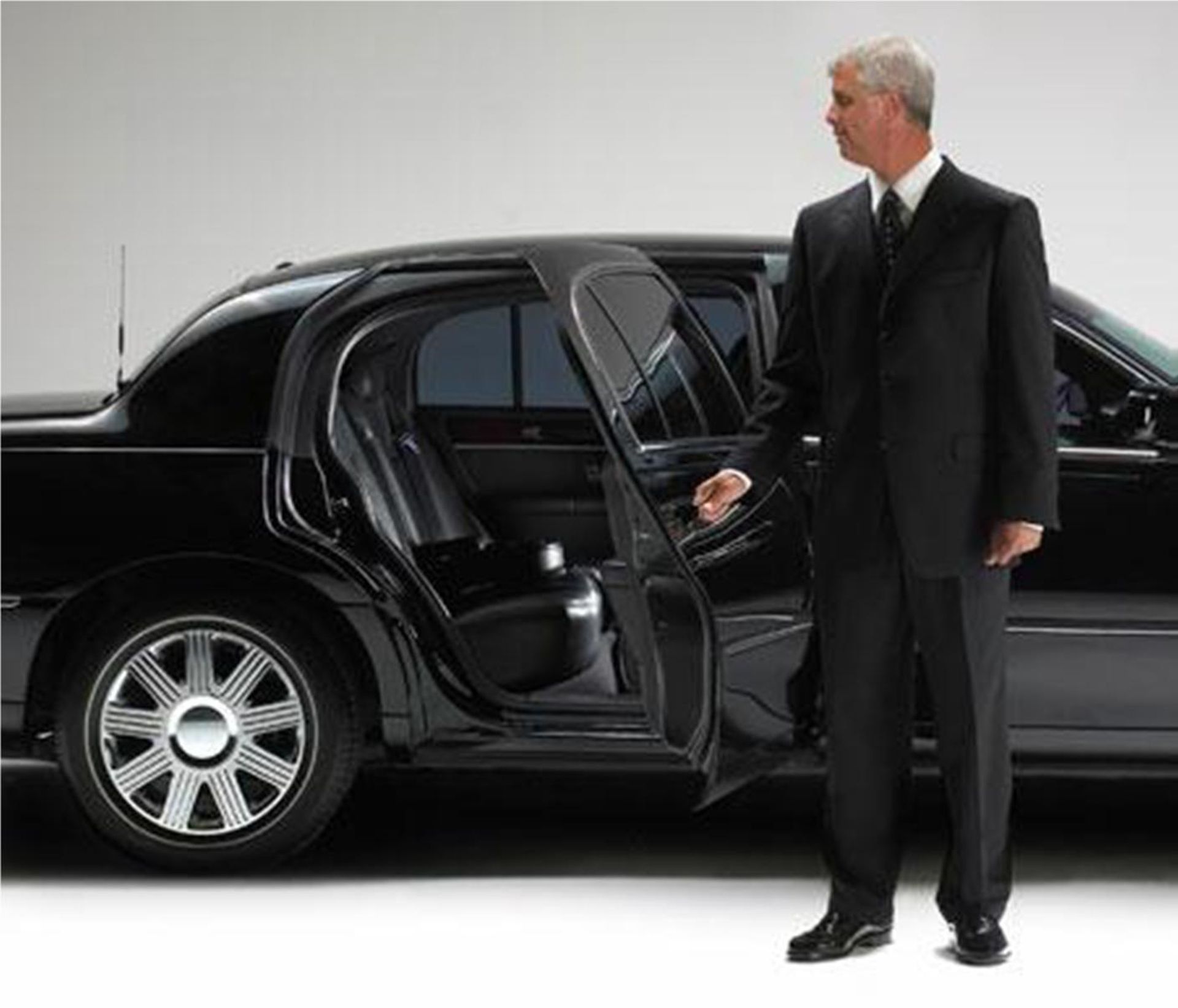 Chauffeured Luxury SUV Transportation For Parties: Airport, Clubs and More image 1