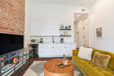 Double Condo Rental with Luxurious Art-Filled Suites & Private Rooftop Terrace Near French Quarter and Superdome image 15