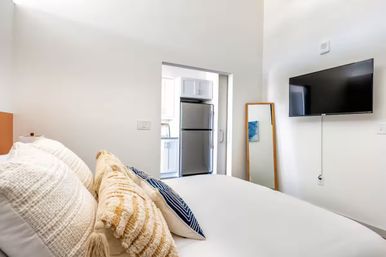 Broadway Bliss Penthouse: Rooftop Pool, City Views + Walk to Broadway image 18