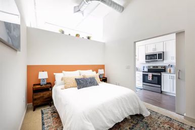 Broadway Bliss Penthouse: Rooftop Pool, City Views + Walk to Broadway image 19