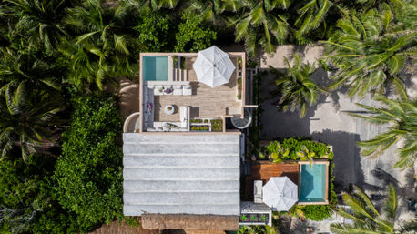 Casa Romeo: 5 BR Deluxe Villa Steps from the Beach image 8