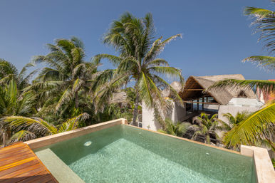 Casa Romeo: 5 BR Deluxe Villa Steps from the Beach image 11