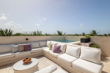 Casa Romeo: 5 BR Deluxe Villa Steps from the Beach image 9