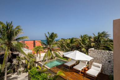Casa Romeo: 5 BR Deluxe Villa Steps from the Beach image 4