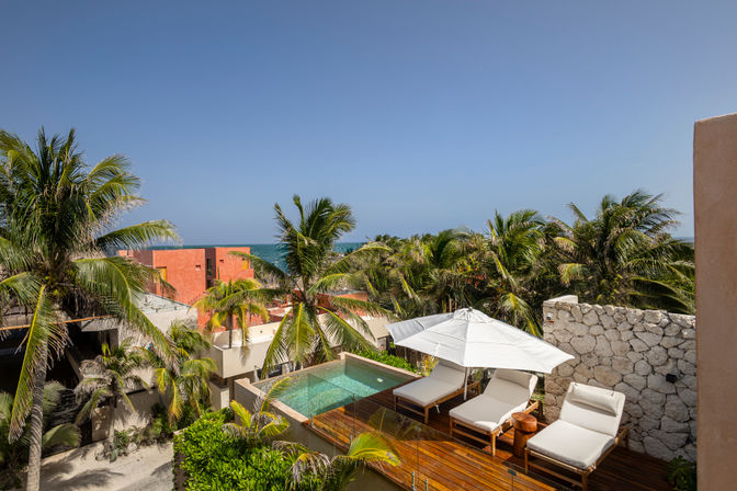 Casa Romeo: 5 BR Deluxe Villa Steps from the Beach image 4