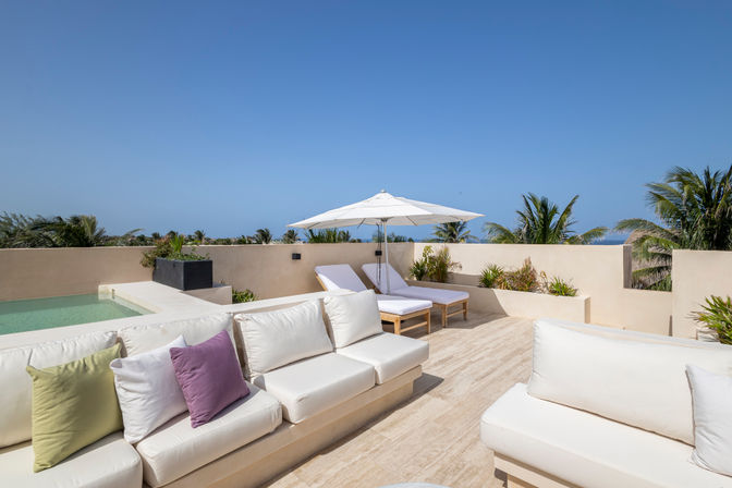 Casa Romeo: 5 BR Deluxe Villa Steps from the Beach image 10