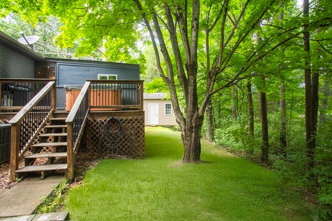 Misty Court Retreat: Sleeps 10 with Outdoor Area for Groups image 26