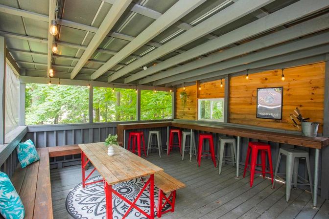 Misty Court Retreat: Sleeps 10 with Outdoor Area for Groups image 8