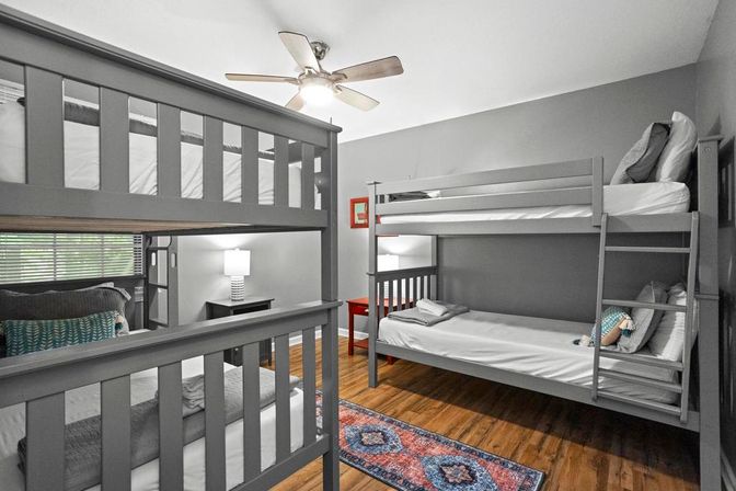 Misty Court Retreat: Sleeps 10 with Outdoor Area for Groups image 18