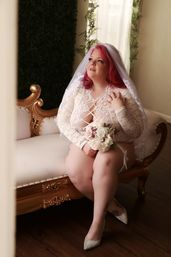 Insta-Worthy Private Group Boudoir Photoshoot Party image 10