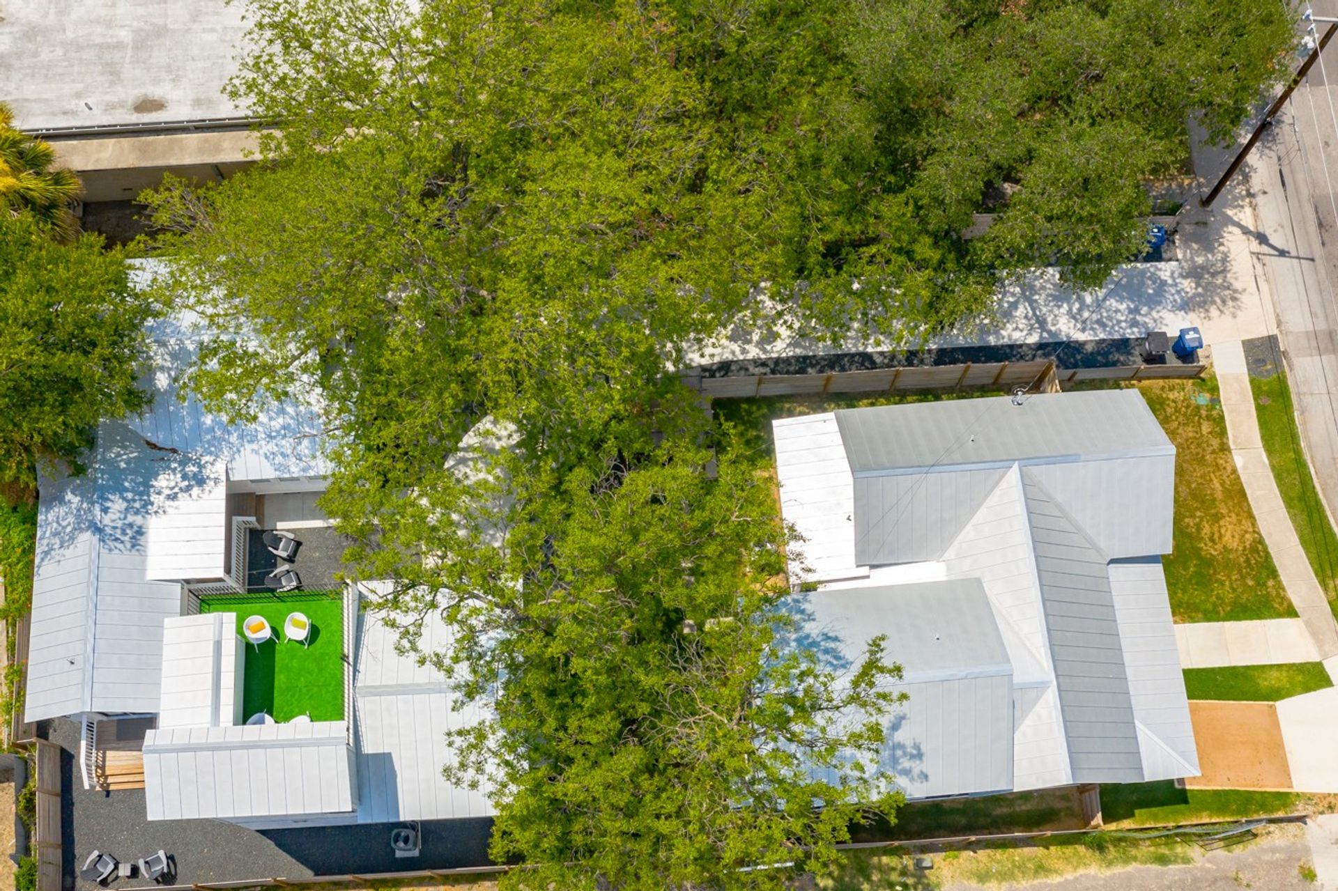 Downtown Hacienda: Two Side-by-Side Homes for Groups to Enjoy image 2