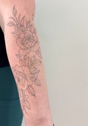 Get Inked in Style: Fine-Line Tattoo Session image 5