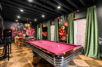 Where Memories Take Flyght: Centrally Located 7 BR with Pickleball Court, Outdoor Gym + Pool Table image 3