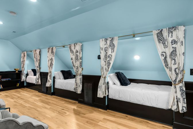 Where Memories Take Flyght: Centrally Located 7 BR with Pickleball Court, Outdoor Gym + Pool Table image 15
