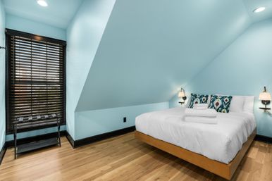Where Memories Take Flyght: Centrally Located 7 BR with Pickleball Court, Outdoor Gym + Pool Table image 14