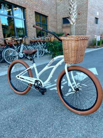 Rainbow Row Beach Cruisers + The Brides Ride: Downtown Bicycle Rental image 5