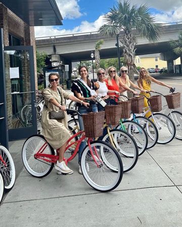 Rainbow Row Beach Cruisers + The Brides Ride: Downtown Bicycle Rental image 2