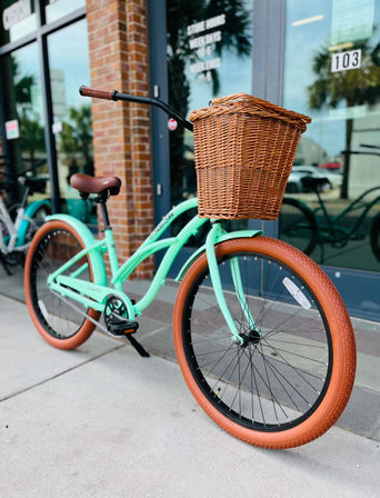 Rainbow Row Beach Cruisers + The Brides Ride: Downtown Bicycle Rental image 8