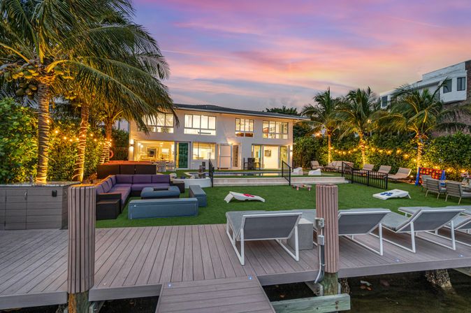 Lago Key 9-BR Canal Front Villa for Groups: Pool, Dock & Outdoor Lounge Areas image 66