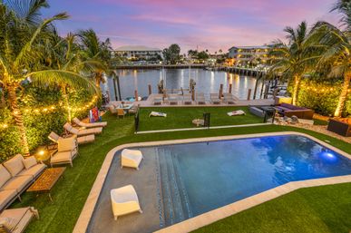 Lago Key 9-BR Canal Front Villa for Groups: Pool, Dock & Outdoor Lounge Areas image 77
