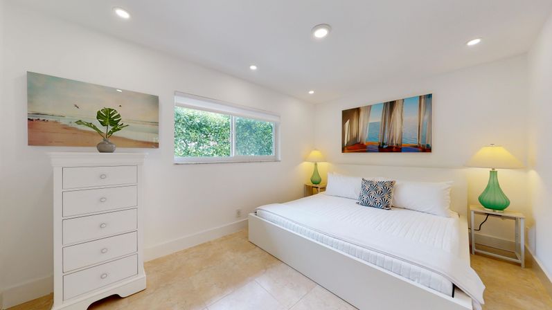 Lago Key 9-BR Canal Front Villa for Groups: Pool, Dock & Outdoor Lounge Areas image 56