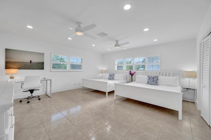 Lago Key 9-BR Canal Front Villa for Groups: Pool, Dock & Outdoor Lounge Areas image 29