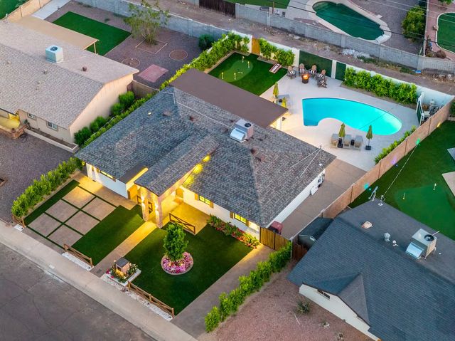 The Hensley on Hubbell: Designer Retreat with Pool, Putting Green + Luxe Living image 4
