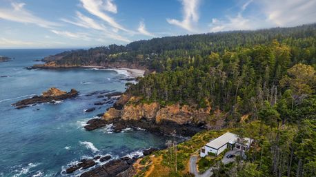 Wander Anchor Cove: Luxury Oceanfront Vacation Rental in Gualala, California with Hot Tub & Panoramic Views image 1