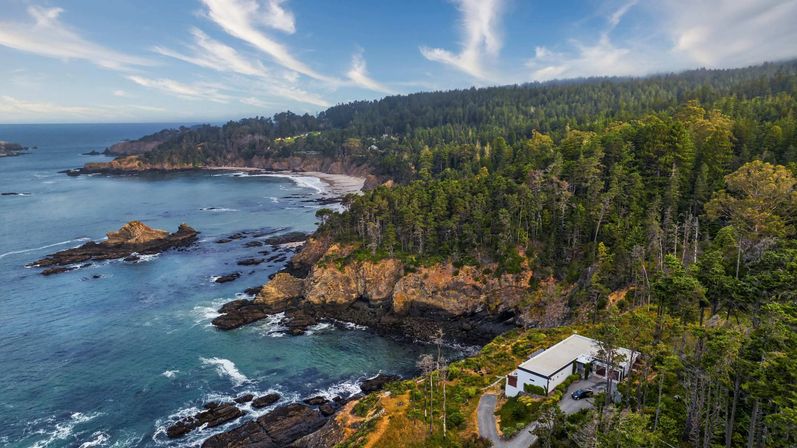 Wander Anchor Cove: Luxury Oceanfront Vacation Rental in Gualala, California with Hot Tub & Panoramic Views image 1