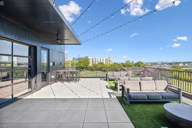 The Muse Downtown Condo: Hotel Style Amenities + Rooftop Views image 40