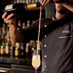 Quadrant Bar & Lounge: Elegant Cocktails, French-Latin Cuisine, and Live Music image 3