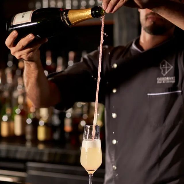 Quadrant Bar & Lounge: Elegant Cocktails, French-Latin Cuisine, and Live Music image 3