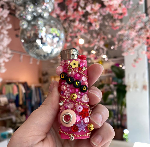 Decorate a Lighter: DIY Experience by Relume image 3