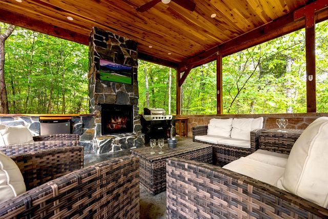 Ridge Creek Cabin: Theater, Game Room, Outdoor Lounge + Hot Tub image 4