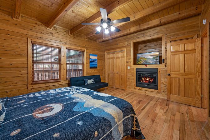 Ridge Creek Cabin: Theater, Game Room, Outdoor Lounge + Hot Tub image 31