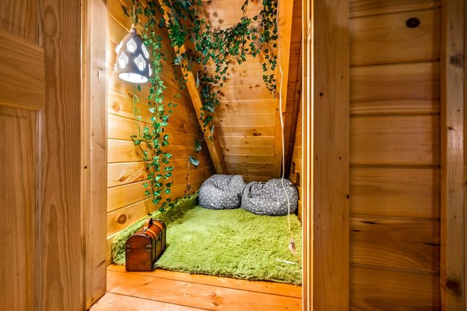 Ridge Creek Cabin: Theater, Game Room, Outdoor Lounge + Hot Tub image 10