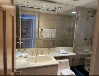 Miami Beach Oceanfront Suite with Access to 2 Pools, Hot Tubs, Jet Ski Rentals & Gym image 6