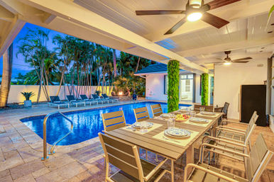Harbor Key: 6-BR Villa with Pool, Lounge Areas & Outdoor Bar for Group Getaways image 14