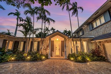 Harbor Key: 6-BR Villa with Pool, Lounge Areas & Outdoor Bar for Group Getaways image 11