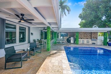 Harbor Key: 6-BR Villa with Pool, Lounge Areas & Outdoor Bar for Group Getaways image 100