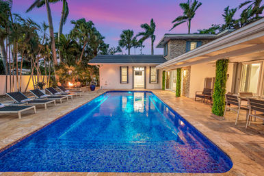 Harbor Key: 6-BR Villa with Pool, Lounge Areas & Outdoor Bar for Group Getaways image 2