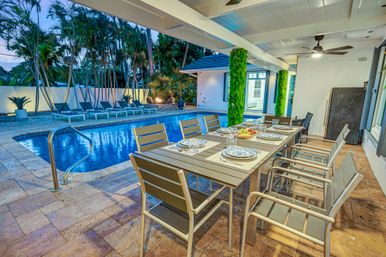 Harbor Key: 6-BR Villa with Pool, Lounge Areas & Outdoor Bar for Group Getaways image 4