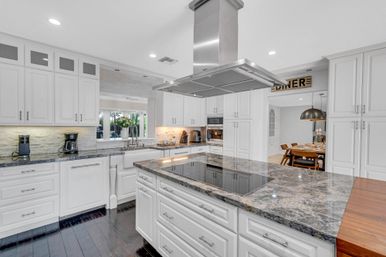 Harbor Key: 6-BR Villa with Pool, Lounge Areas & Outdoor Bar for Group Getaways image 39