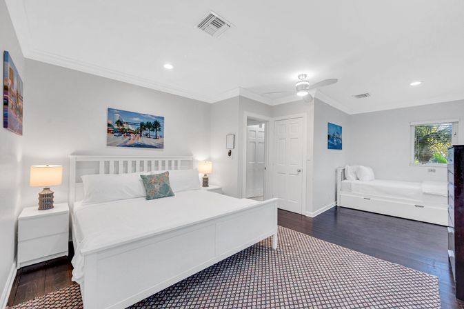 Harbor Key: 6-BR Villa with Pool, Lounge Areas & Outdoor Bar for Group Getaways image 82