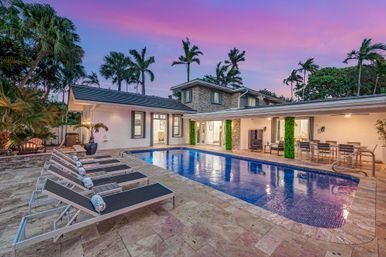 Harbor Key: 6-BR Villa with Pool, Lounge Areas & Outdoor Bar for Group Getaways image 13
