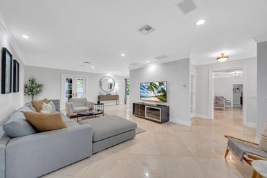 Harbor Key: 6-BR Villa with Pool, Lounge Areas & Outdoor Bar for Group Getaways image 23