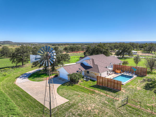 The KK Ranch: Private Pool-Hill Country Bliss image 1
